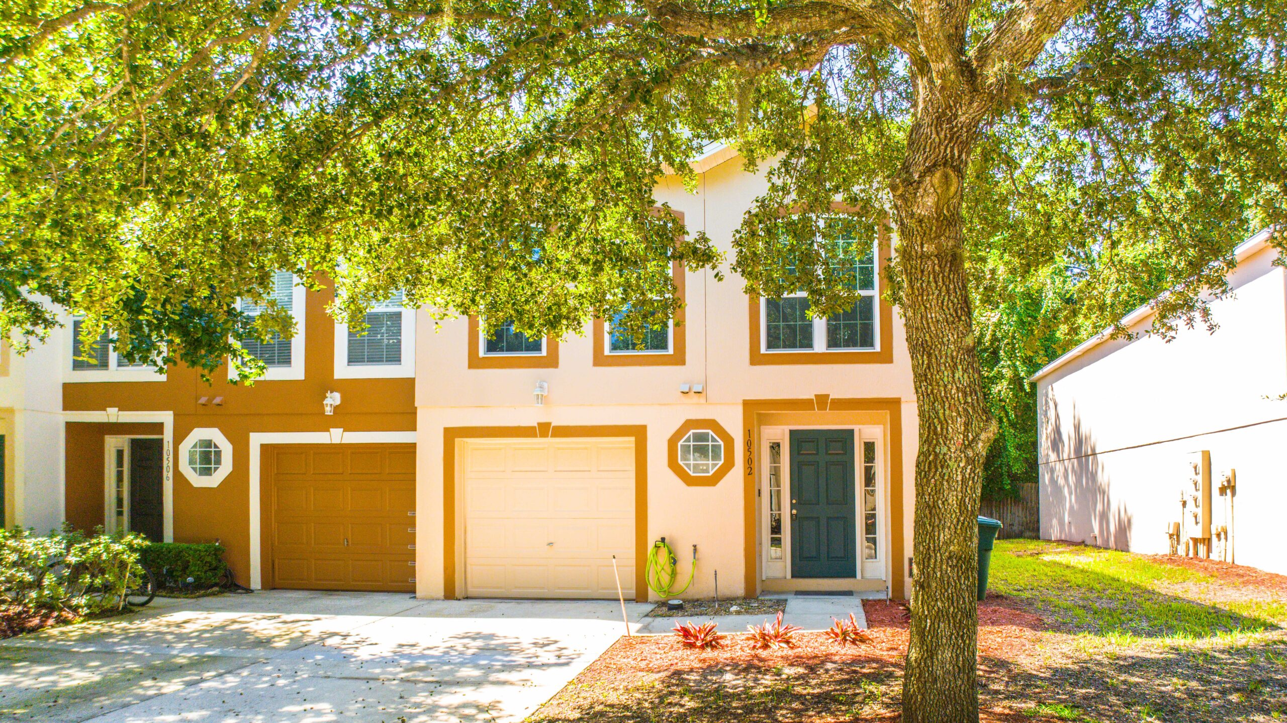 10502 Autumn Trace Road: Beautifully Updated End-Unit Townhome in Mandarin